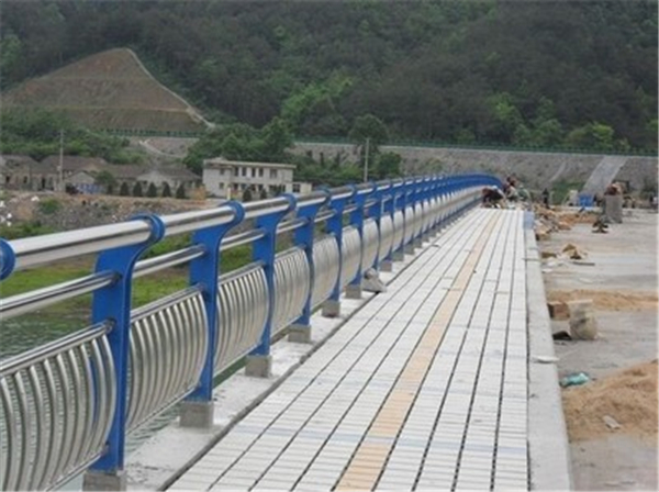 郑州不锈钢桥梁护栏是一种什么材质的护栏