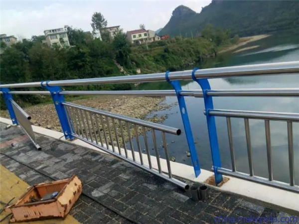 郑州不锈钢复合管护栏是一种卓越的防护材料