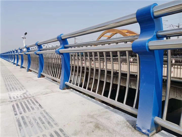 郑州304不锈钢复合管护栏的生产工艺揭秘